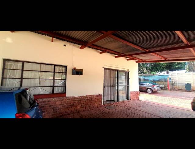 5 BEDROOM HOUSE FOR SALE IN MOUNTAIN VIEW